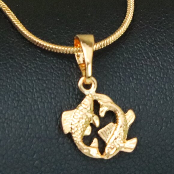 "Pisces Zodiac Rose Gold Pendant Artistic Dual Fish Charm, XPPT1473 - Picture 1 of 13